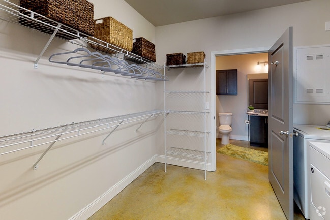 1BR, 1BA - 819 SF - SeaPath on 67th