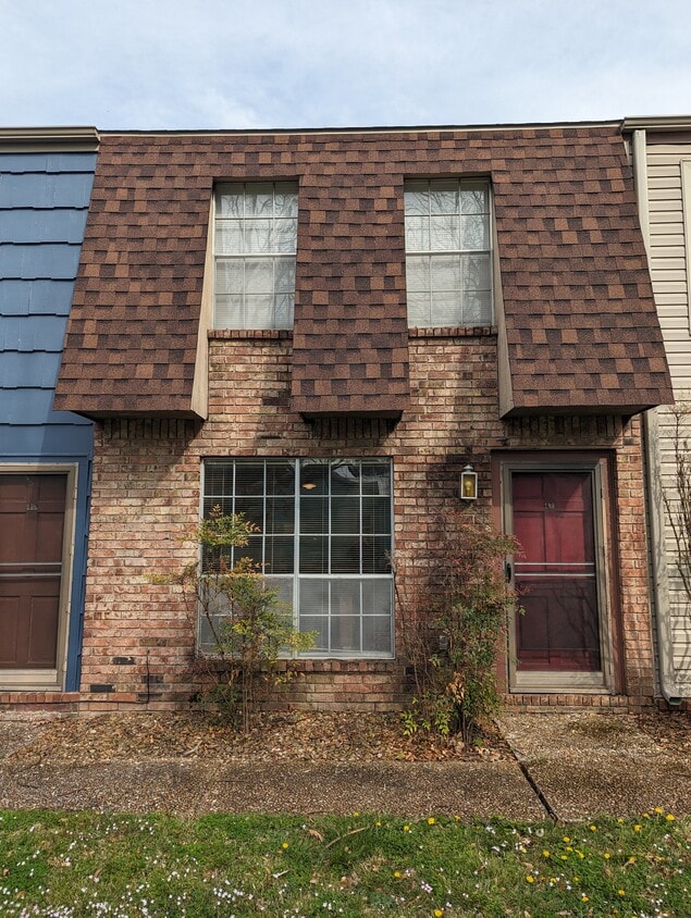 Photo - 835 W Lawson St