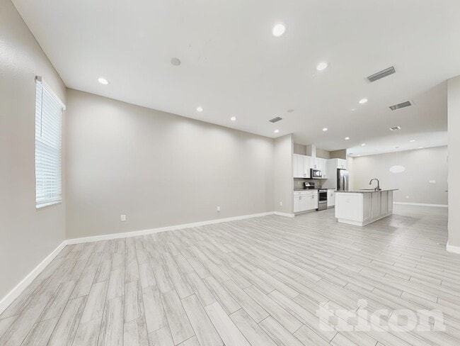 Building Photo - 8118 N Coolidge Ave