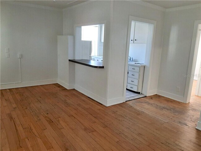 Building Photo - 47 W Tarpon Ave