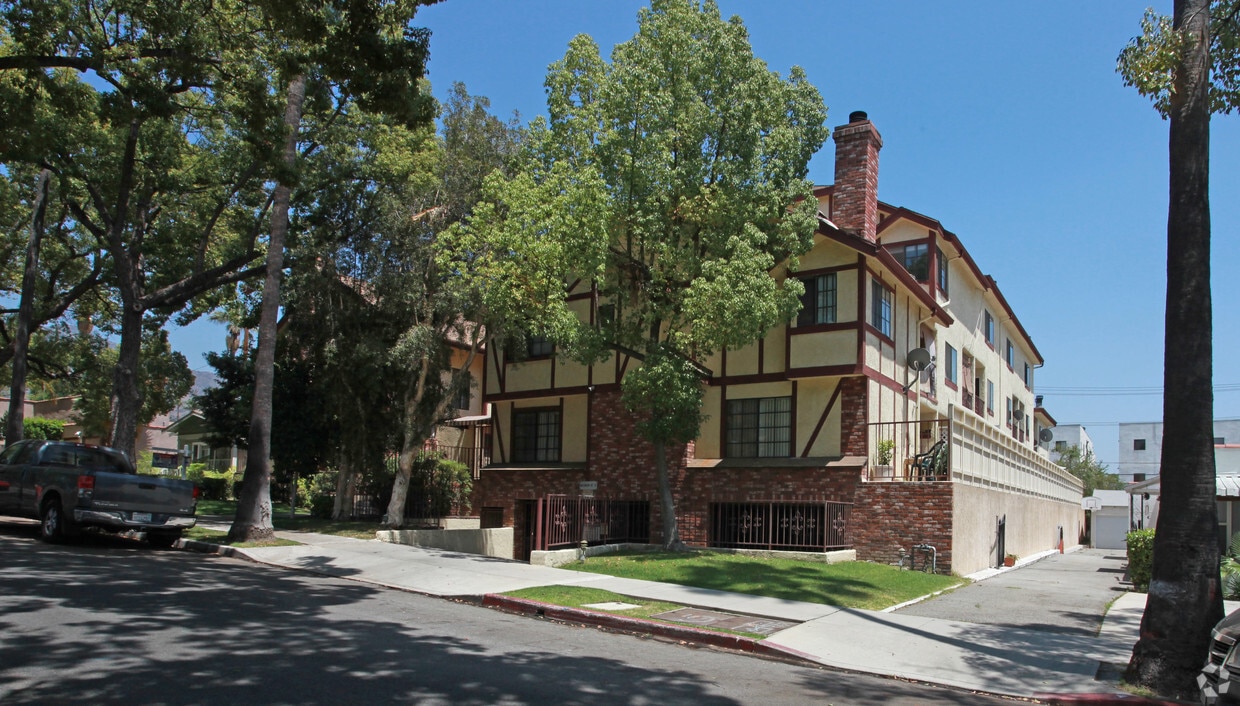 Primary Photo - 1162 Winchester Ave