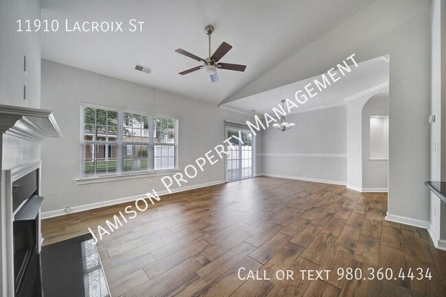 Building Photo - 11910 Lacroix St