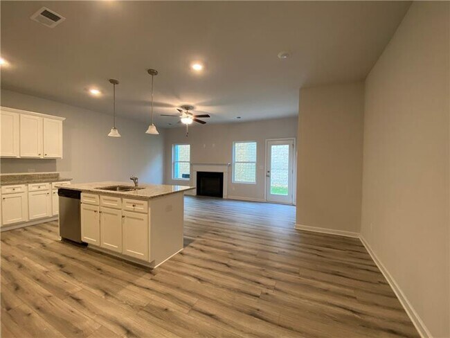 Building Photo - 3375 Abbey Way