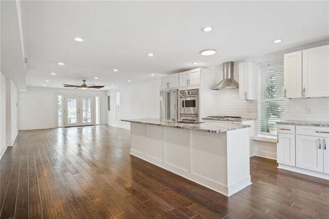 Foto del edificio - Stunning 5 bed/5 bath Lux renovation