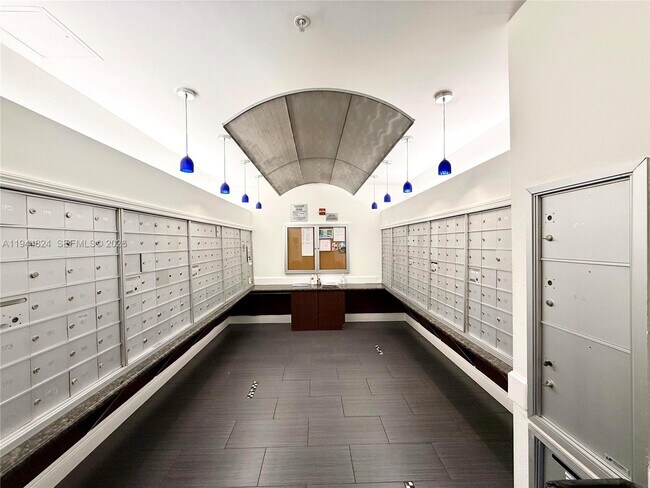 Foto del edificio - 6001 SW 70th St