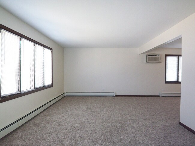 Foto del edificio - 4381 Woodland Ave