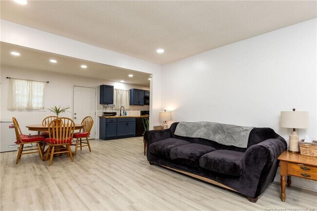 Building Photo - 3230 Periwinkle Dr