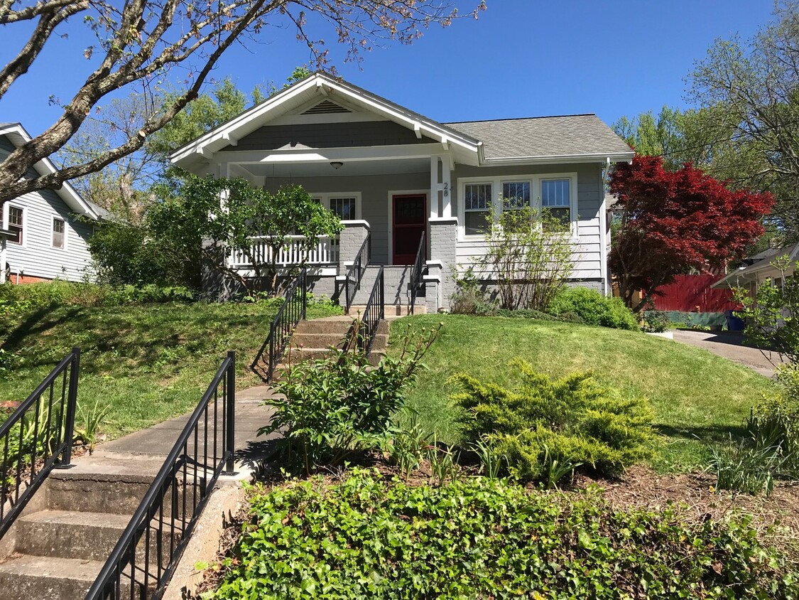 West Asheville bungalow on quiet street with great neighbors. - 28 Westgate Road