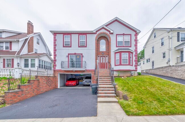 Building Photo - 1053 Bertram Terrace