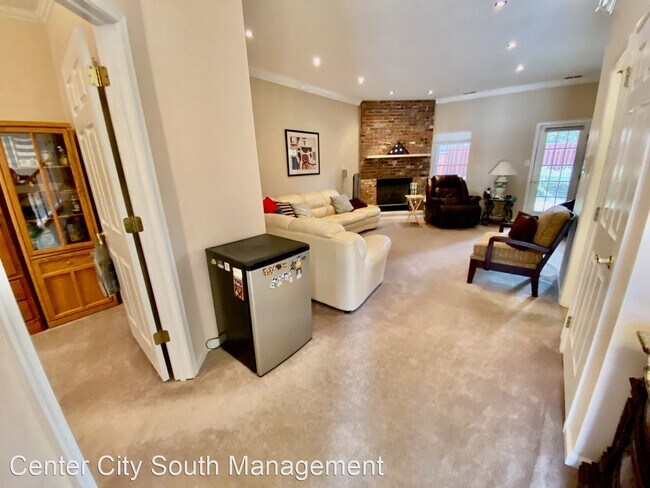 Foto del edificio - 3 br, 2.5 bath House - 3241 S. Sydenham St