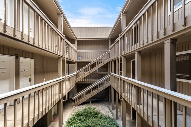 Building Photo - Spruce Street Apartments