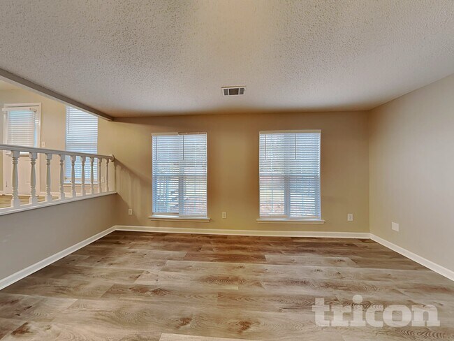 Foto del edificio - 6010 Waggoner Ct