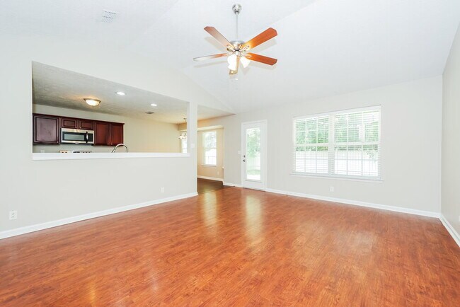 Building Photo - 3304 Tourmaline Dr