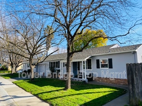 Building Photo - 215 41st St