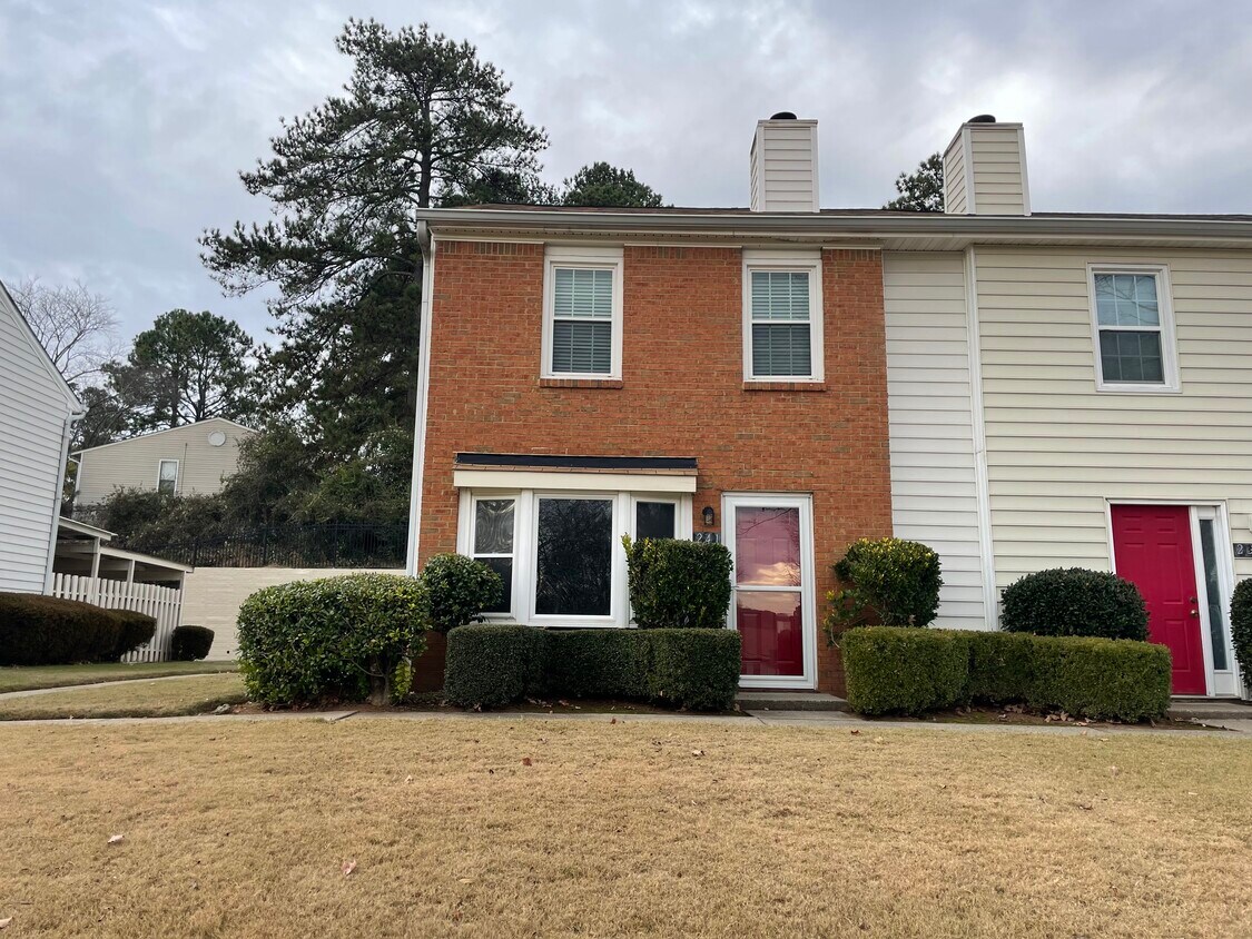 241 High Creek Dr, Roswell, GA 30076 Townhome Rentals in Roswell GA
