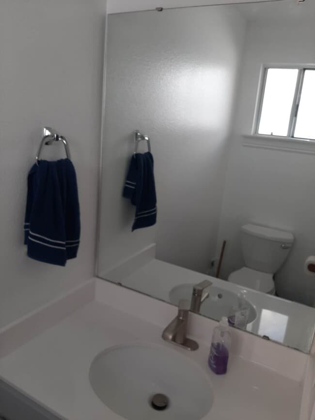 main level half bathroom - 681 N 100 E