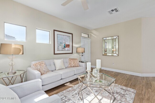 Building Photo - 11375 E Sahuaro Dr
