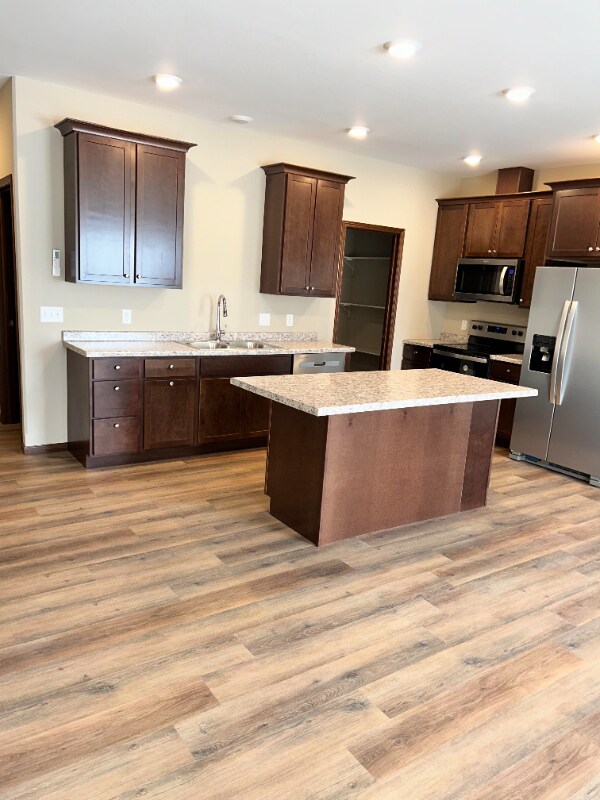 Foto del edificio - 3619 Doolittle Dr