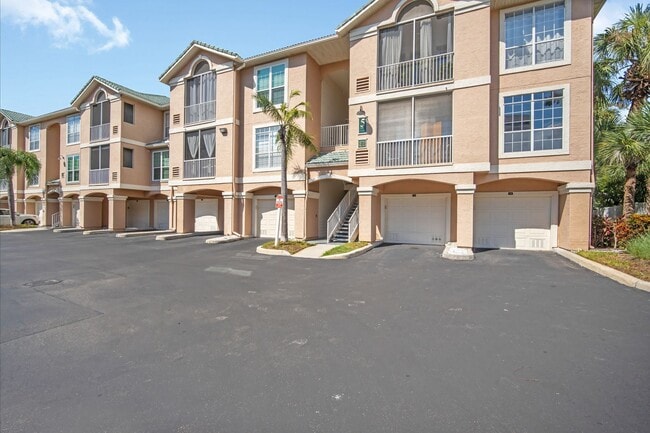 Renovated 2BR/2BA Condo With a Garage in I... - Renovated 2BR/2BA Condo With a Garage in I...
