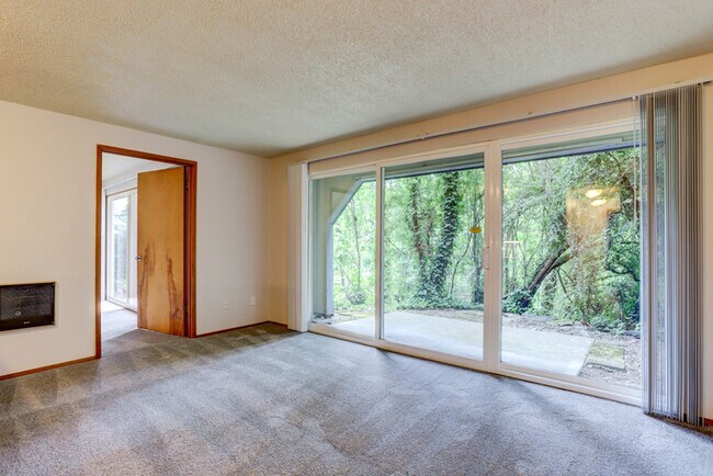 Foto del edificio - HUGE 1bed/1bath Downtown Living Available ...