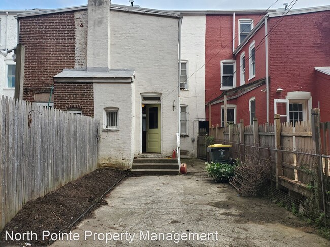 Building Photo - 4 br, 1 bath House - 220 W. Liberty St.