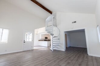 Building Photo - 47 Clover Ln