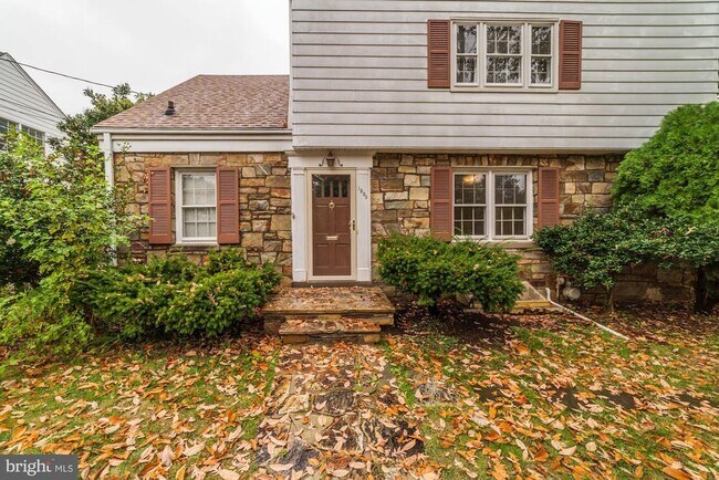 Foto del edificio - 1239 S Oakcrest Rd