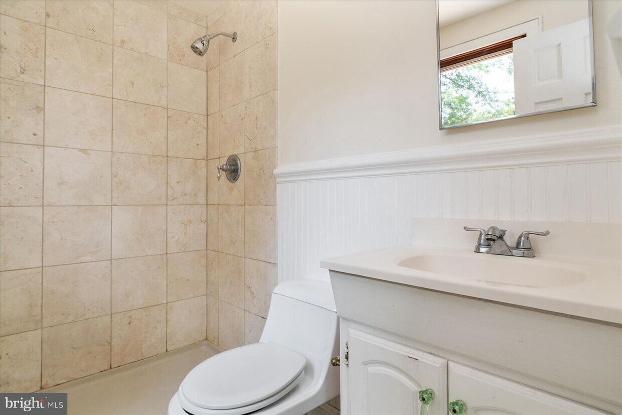Foto principal - 109 Lake View Drive