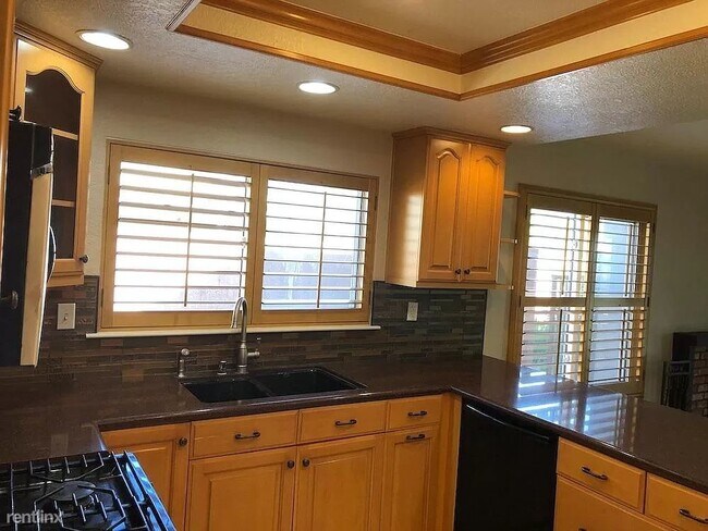 Foto del edificio - 4 br, 2 bath House - 5429 Golden Ave