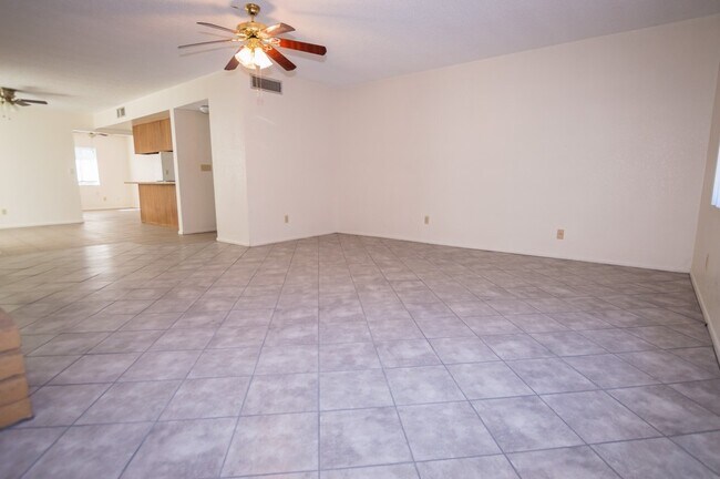 Foto del edificio - Welcome to this delightful 3-bedroom, 2-ba...