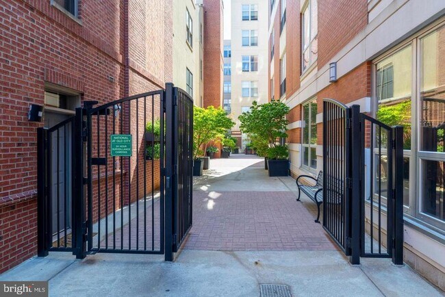 Building Photo - 113 N Bread St
