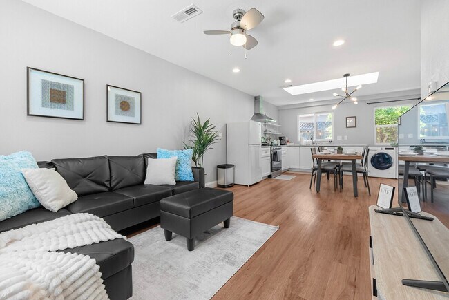 Foto del edificio - 2326 Cherry Ave