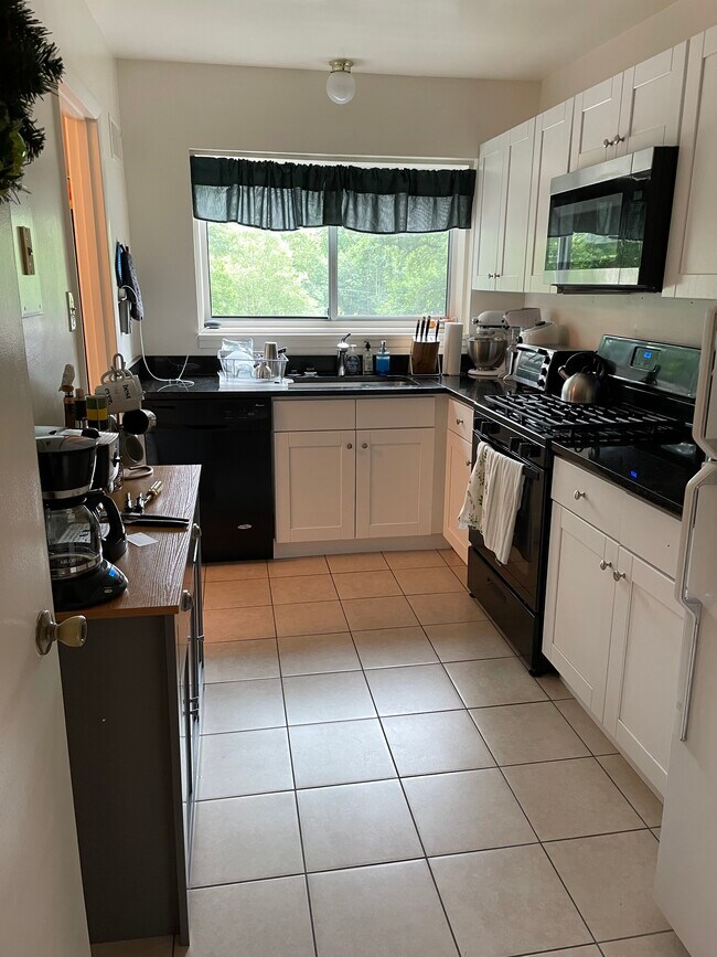 10696 Weymouth St Unit 204, Bethesda, MD 20814 Condo for Rent in