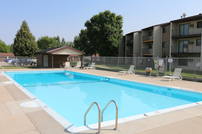 South Pointe Outdoor Pool - South Pointe