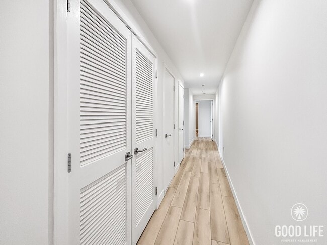 Foto del edificio - Stunning 2BD/2BA Condo in Downtown W/ W/D,...