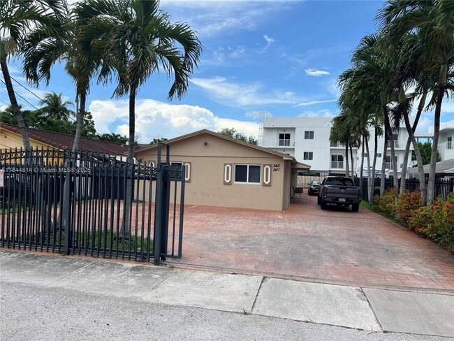 Building Photo - 2415 NW 18th Terrace