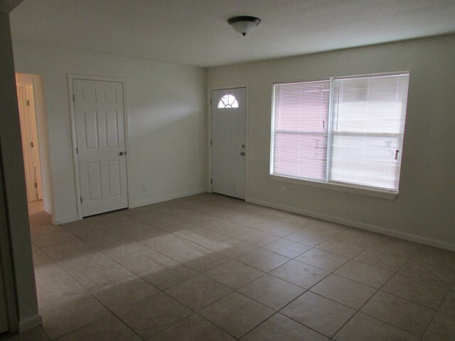 Building Photo - 4340 Redbud Ave