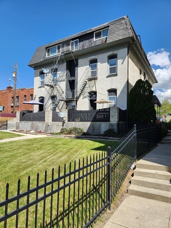 Foto del edificio - 409 E 1st Ave