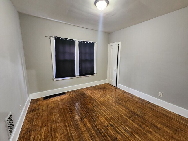 Foto del edificio - 154-156-156 Ave D