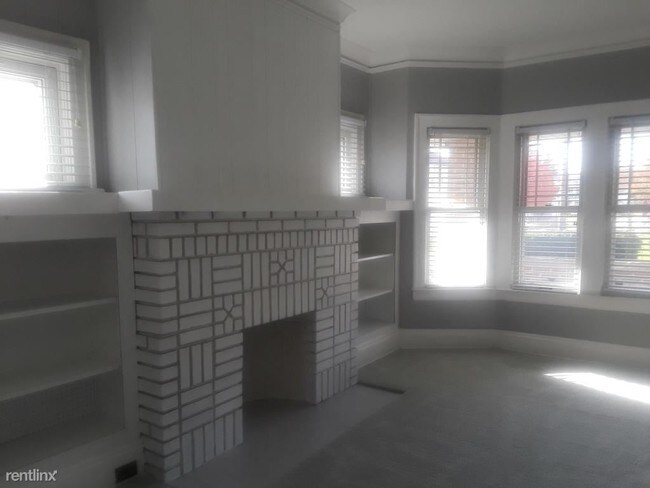 Building Photo - 2105 Elbur Ave