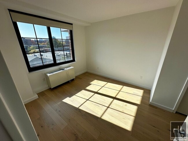 Building Photo - NORTHERN BOULEVARD