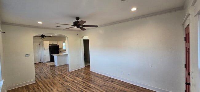 Building Photo - 110 SE 22nd Ave