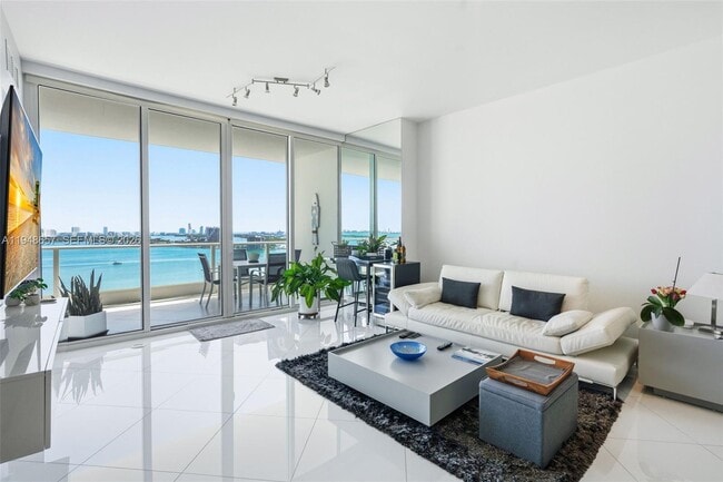 Foto del edificio - 2020 N Bayshore Dr