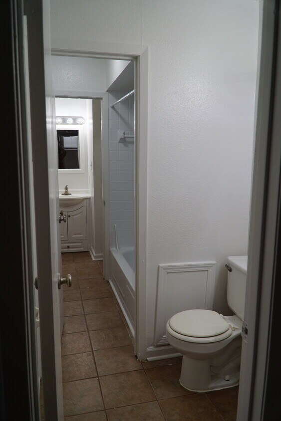 one and a half Jack&Jill style bath - 711 Holiday Dr