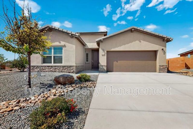 Foto principal - 1222 Fascination St NE