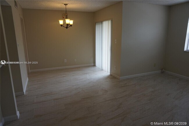 Foto del edificio - 630 S Park Rd