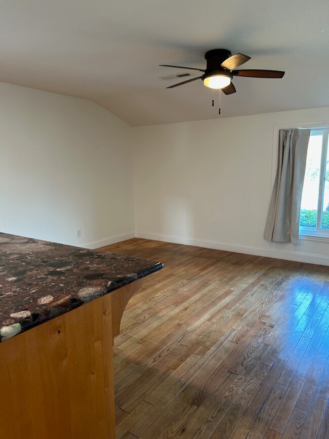 Building Photo - 1080 Ayer Dr