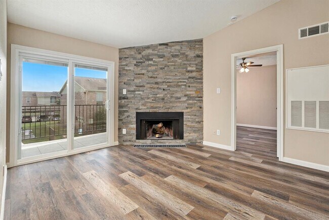 Foto del edificio - 18800 Egret Bay Blvd