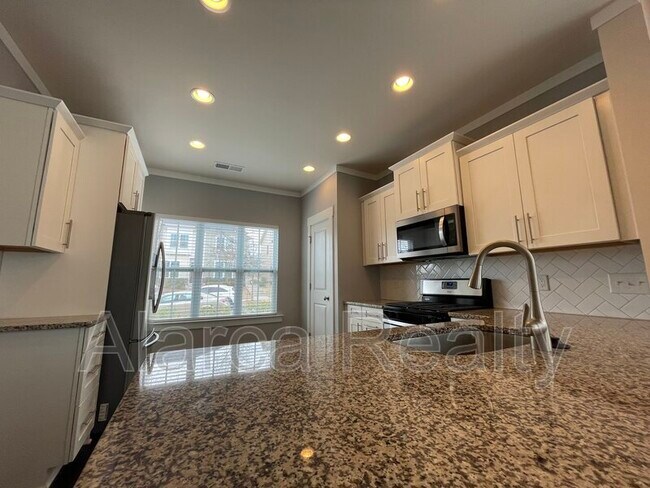 Building Photo - 2723 Tranquil Oak Pl