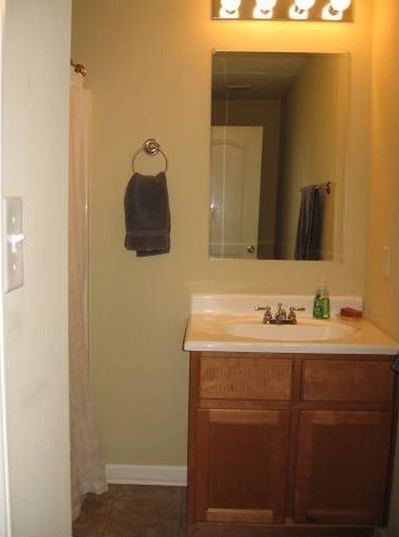 Primary Photo - 709 Thistlewood Ct